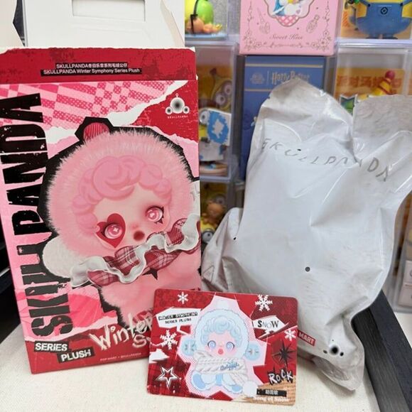 POP MART Skullpanda - Winter Symphony Series Plush (Song of Snow) - Picture 2 of 4